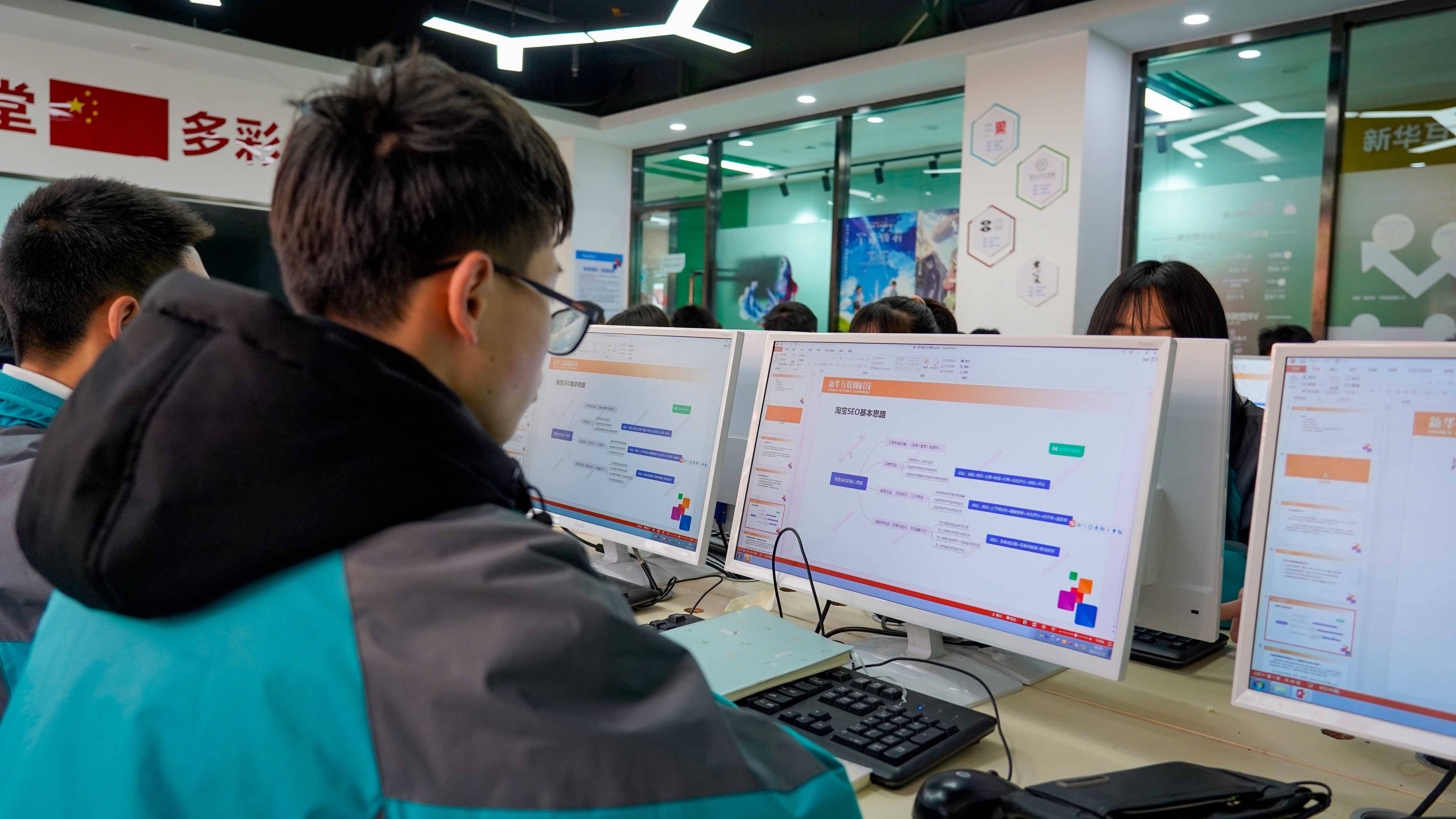 考不上高中的男孩，选择网络与信息安全与软件开发专业前景解析